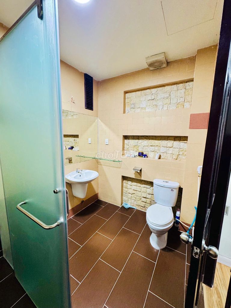 Please rent a room across from the Sea of City.