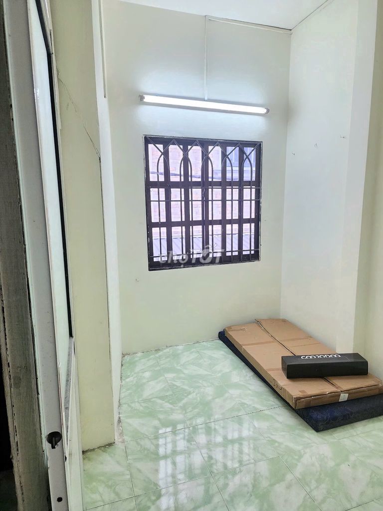 Rent a cheap hssv room.