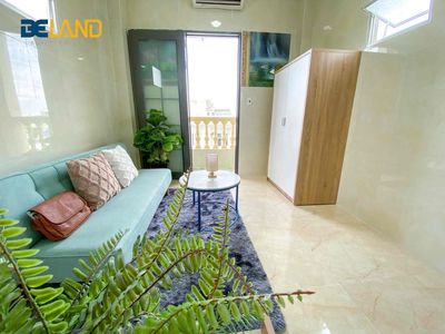 New balcony apartment 100% away from college open 13 P driving.