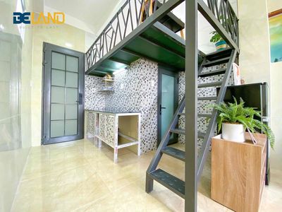 New balcony apartment 100% away from college open 13 P driving.