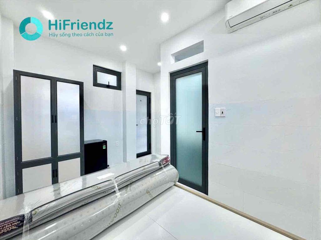 Studio Full interior right near the Y bridge, free to move through District 1.