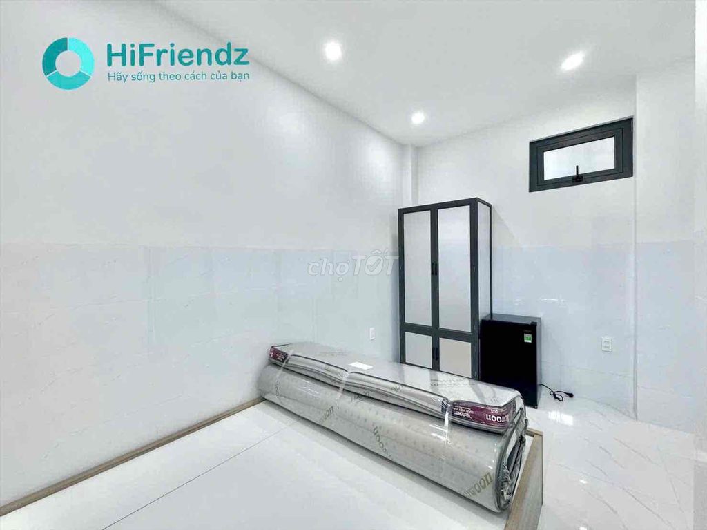 Studio Full interior right near the Y bridge, free to move through District 1.