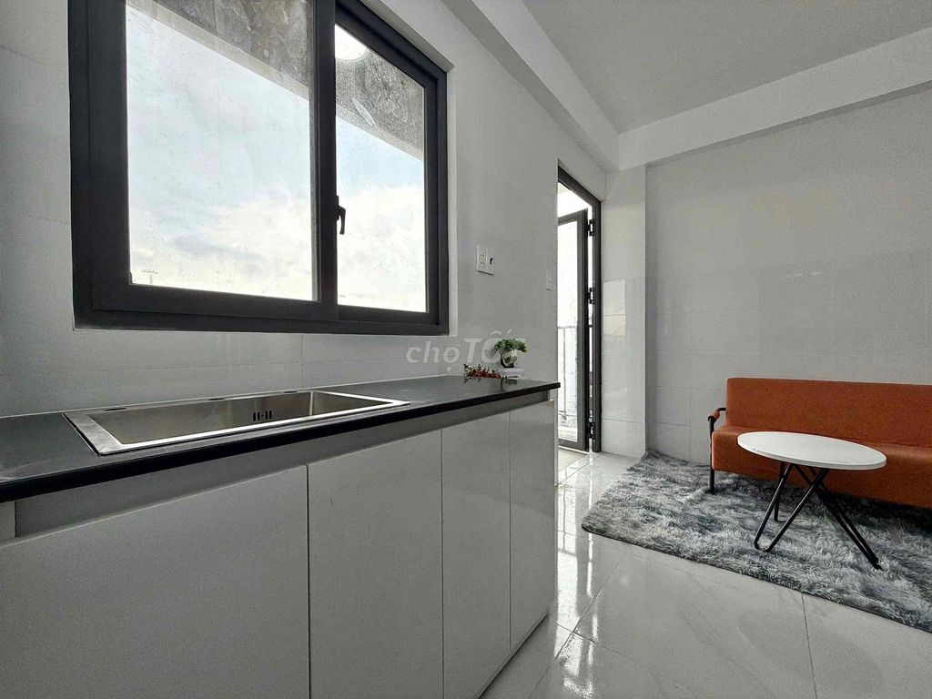 The owner just built - 30 P full sky windows, balcony