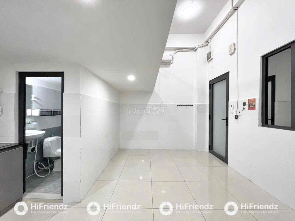 The apartment has a super-scalpelling elevator - security guard - right here at the county of 10 & shower.