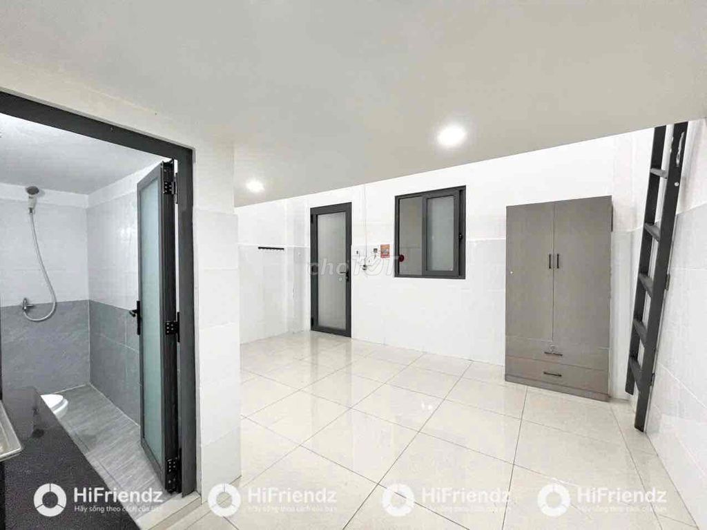 The apartment has a super-scalpelling elevator - security guard - right here at the county of 10 & shower.
