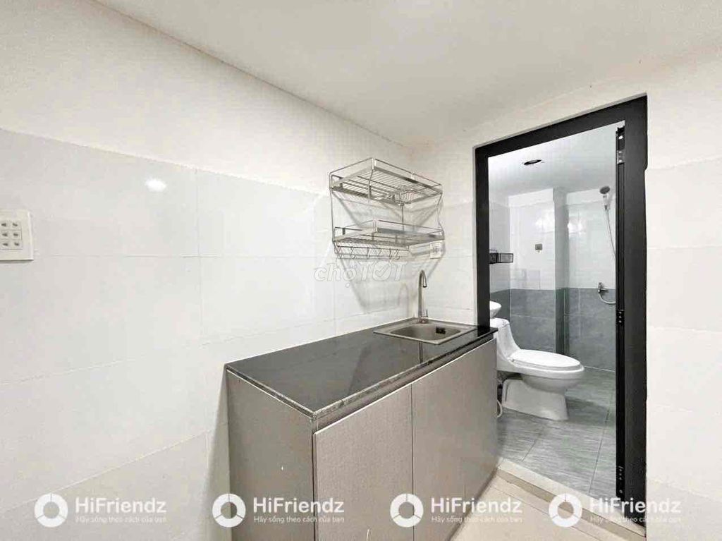 The apartment has a super-scalpelling elevator - security guard - right here at the county of 10 & shower.