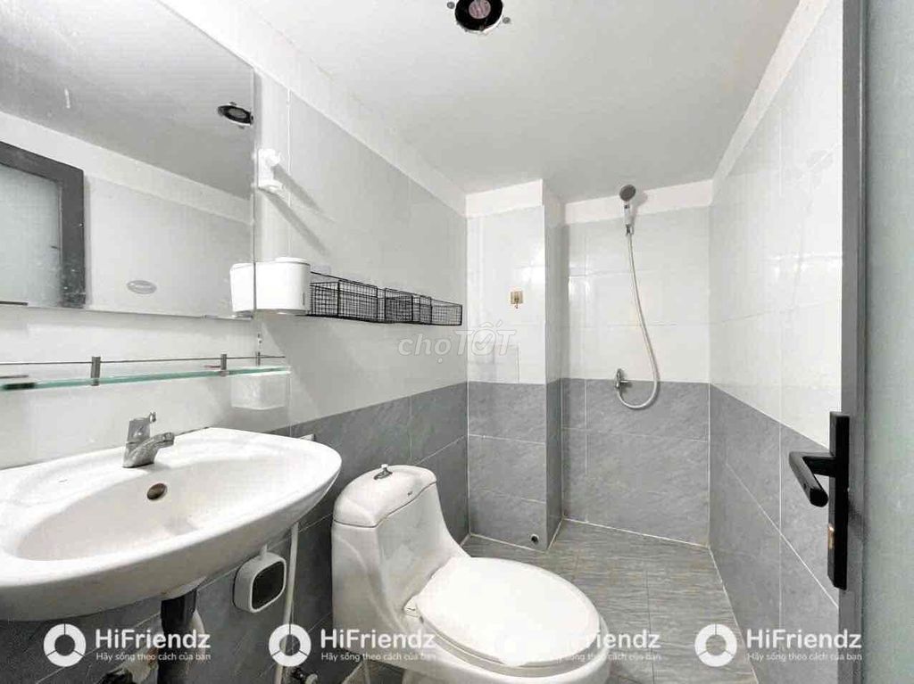 The apartment has a super-scalpelling elevator - security guard - right here at the county of 10 & shower.