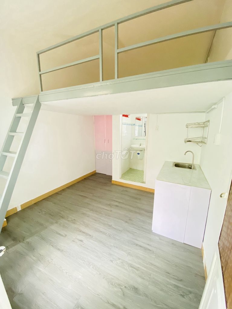 Room's on four, Tản Viên Tân Bình.