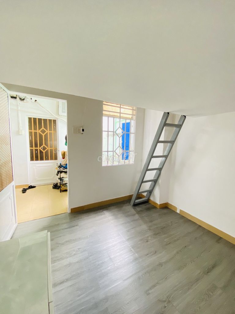 Room's on four, Tản Viên Tân Bình.
