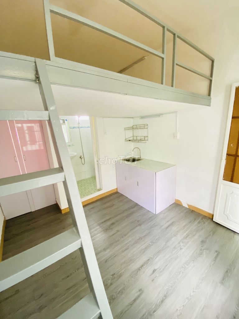 Room's on four, Tản Viên Tân Bình.