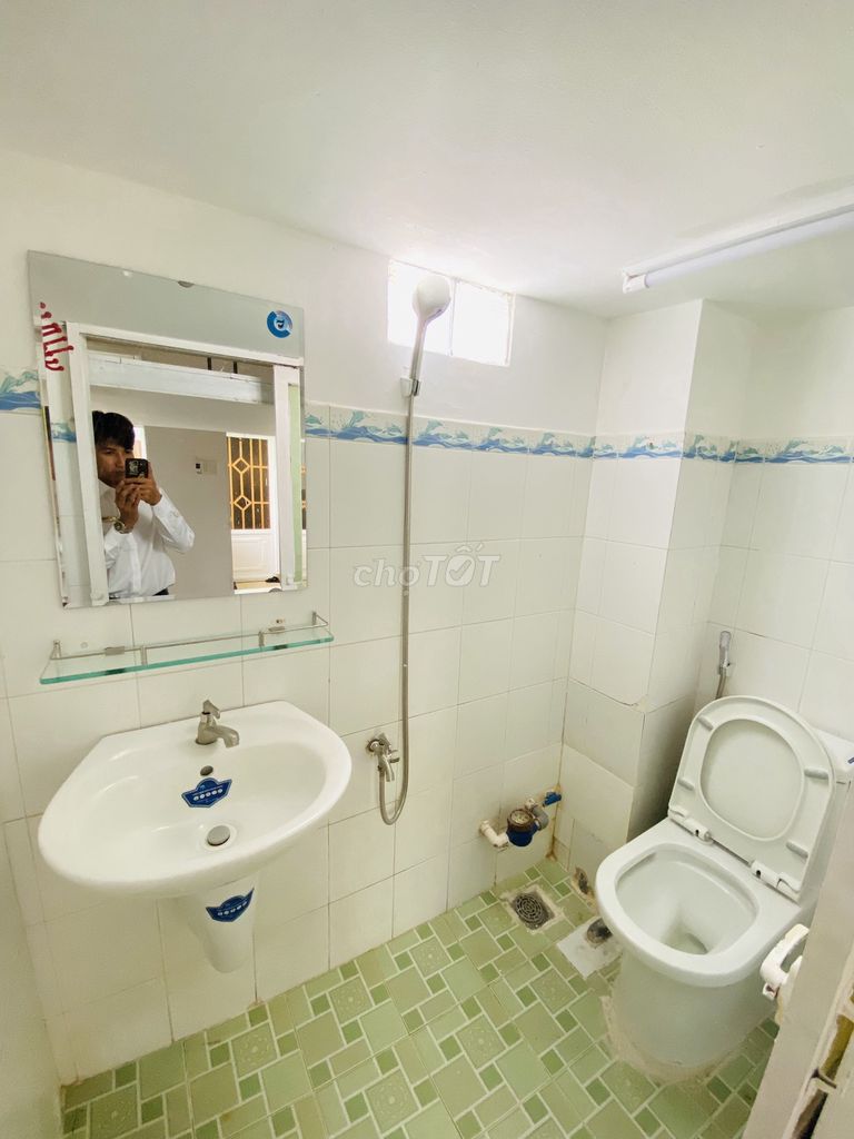 Room's on four, Tản Viên Tân Bình.