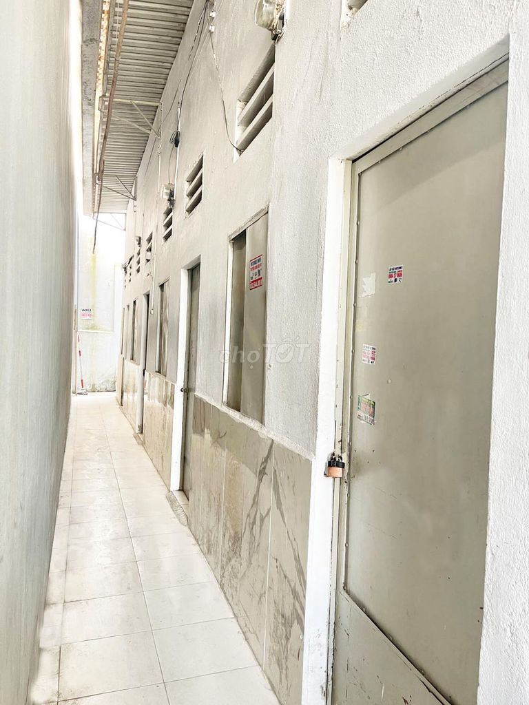 Rent a D.C. room near Hong Kong.