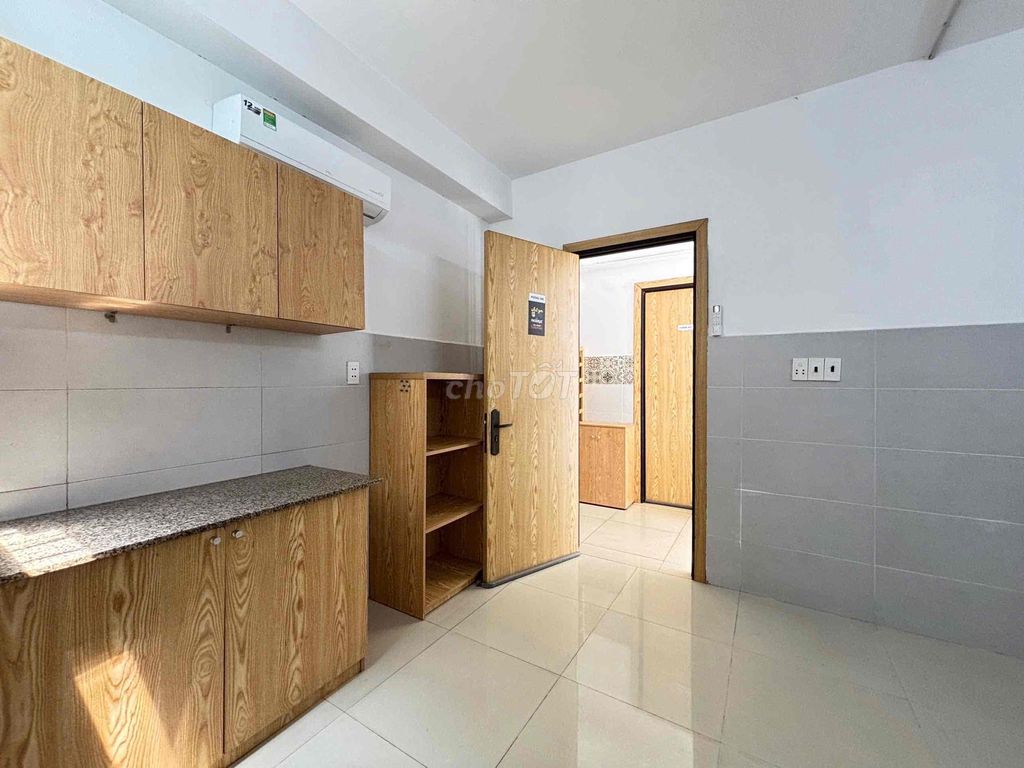 The studio near the department store is cheaply expensive full of furniture is empty
