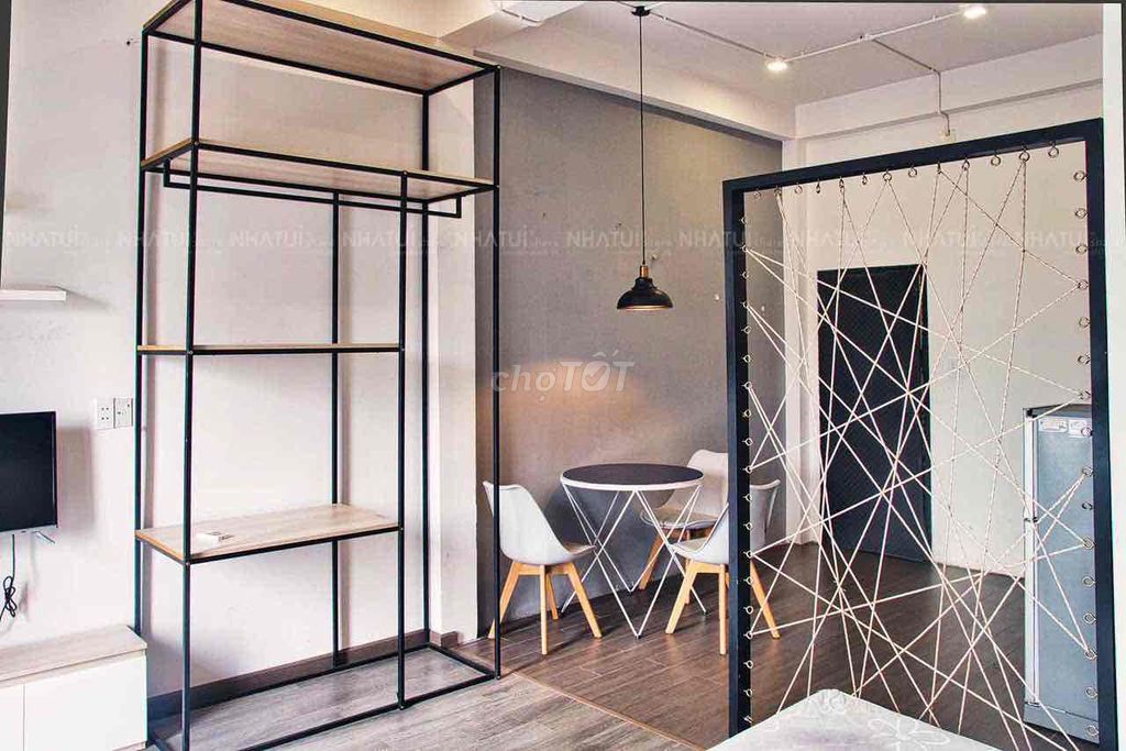 Super-Freal Studio on Hồng Bàng.