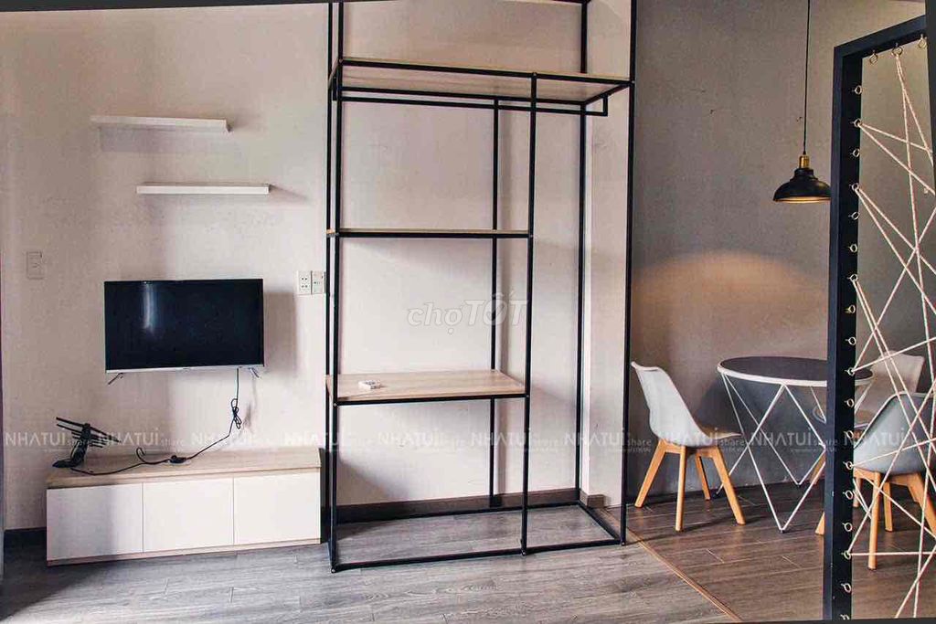 Super-Freal Studio on Hồng Bàng.
