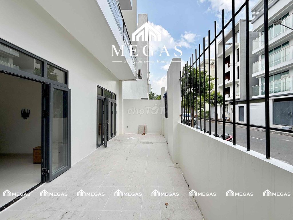 Rent the studio right in front of the house.