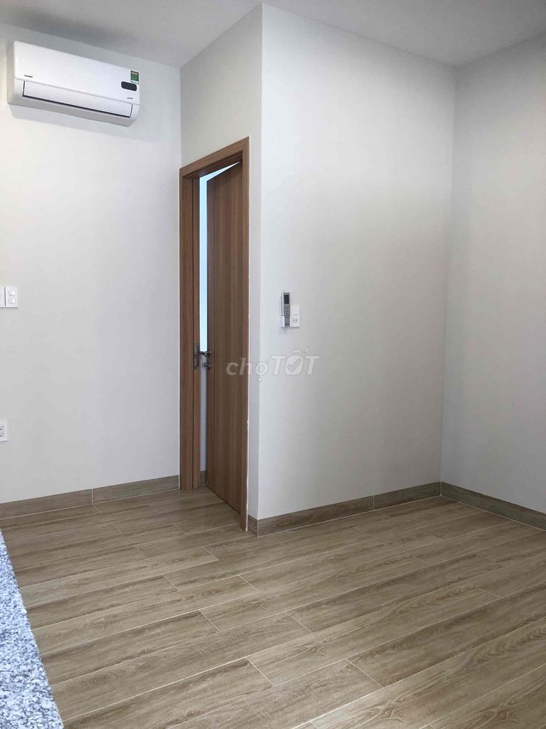It's the owner of the Nguyễn Đình Khơi hotel room.