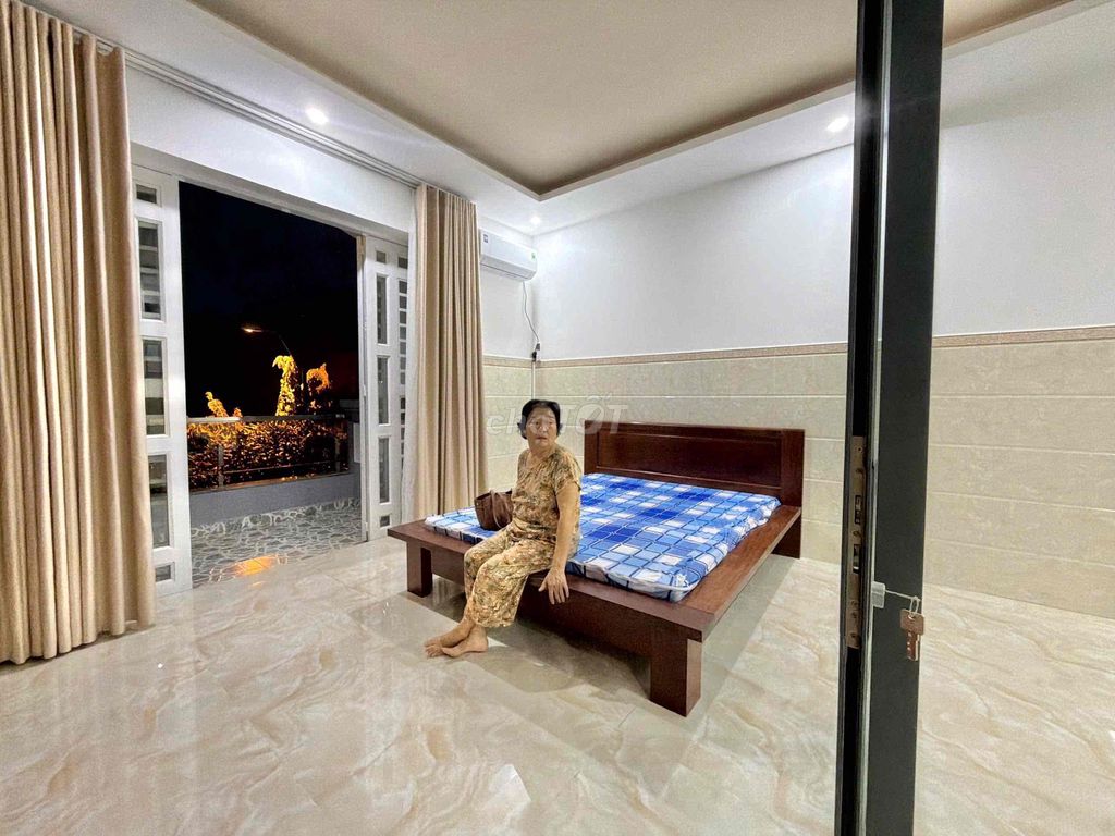 Rent a full bedroom right here in diamond.