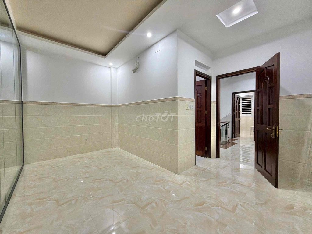 Rent a full bedroom right here in diamond.