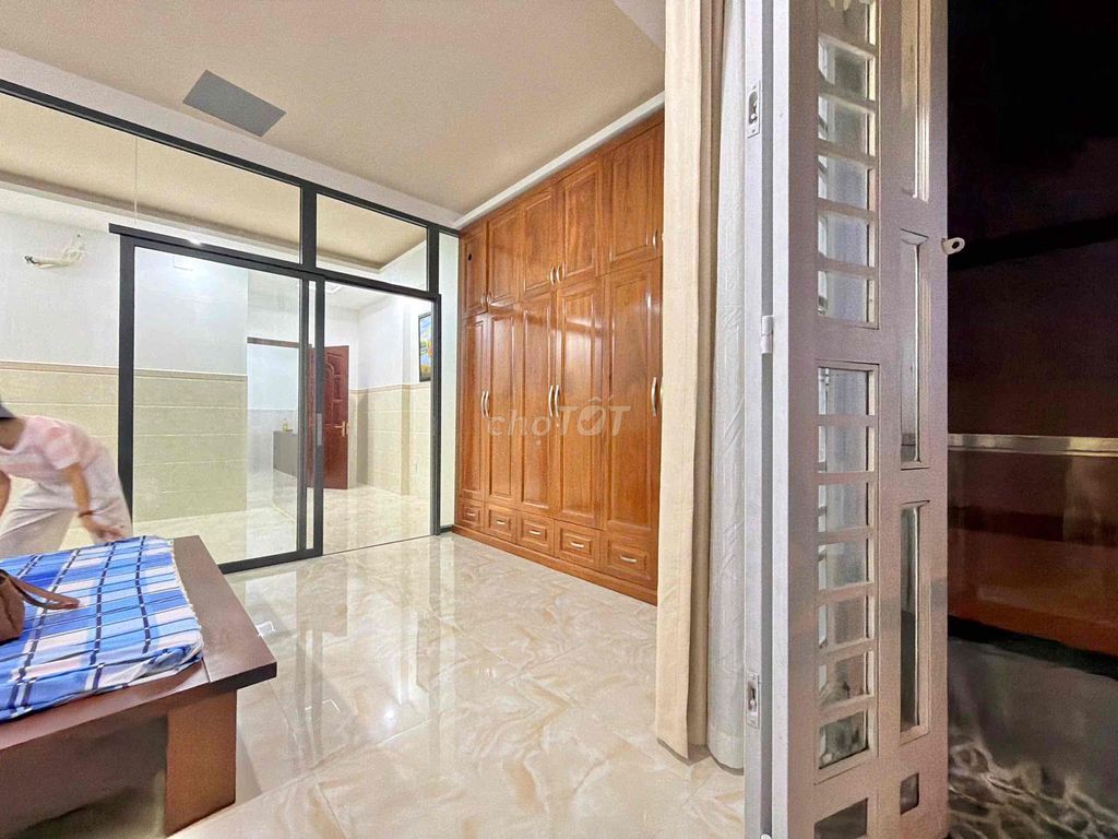 Rent a full bedroom right here in diamond.