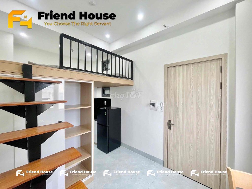 The room is 25 meters wide. The interior is right in the village park of China.