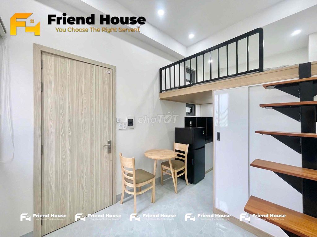 The room is 25 meters wide. The interior is right in the village park of China.