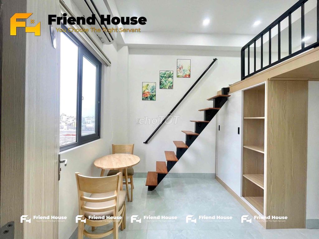 The room is 25 meters wide. The interior is right in the village park of China.