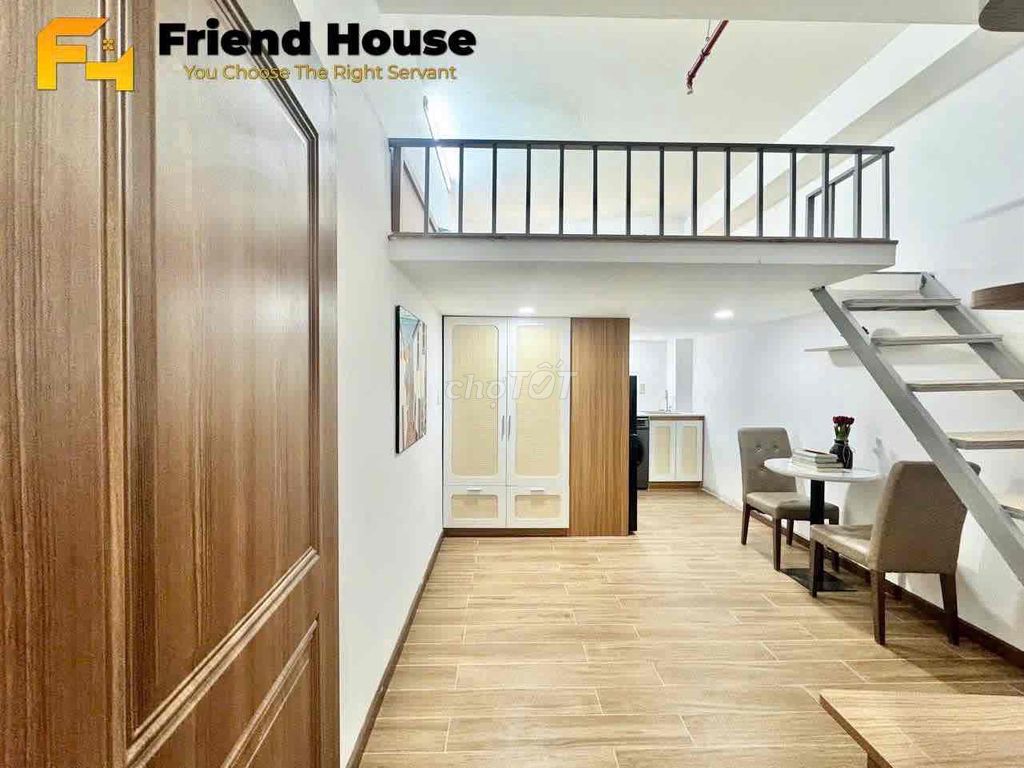 The building's full interior near Lang's School.