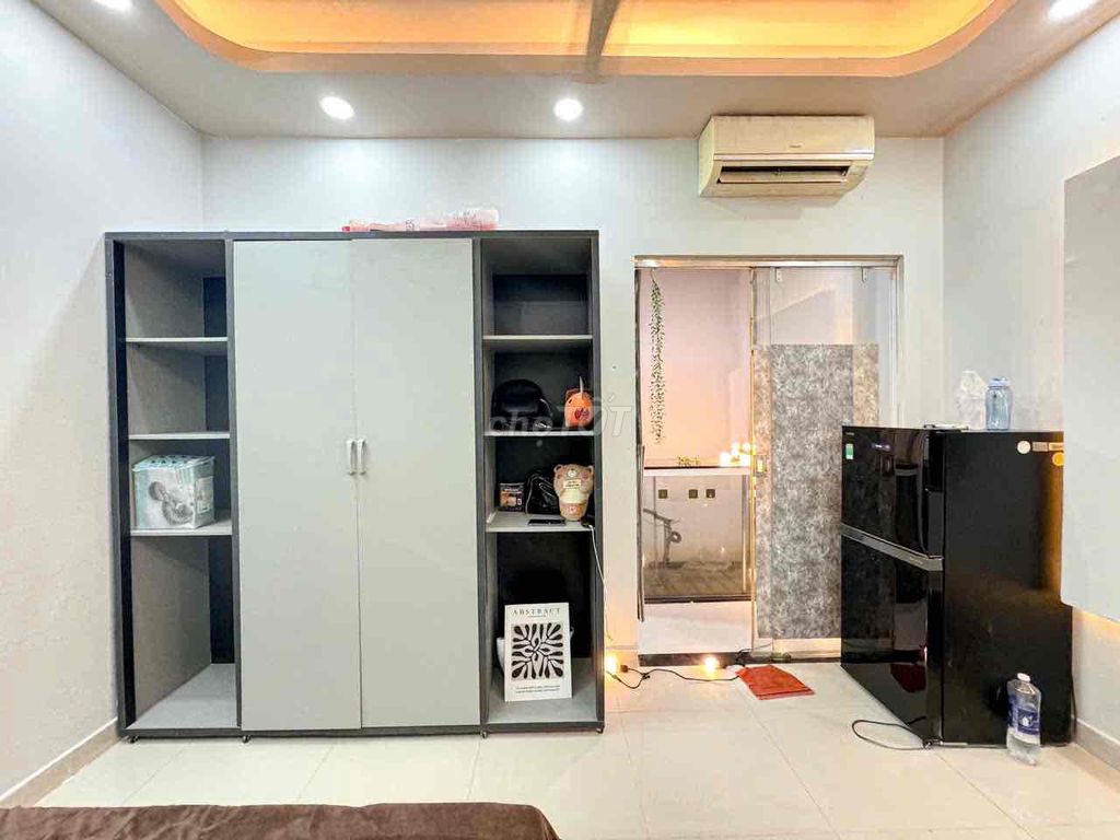 Super-beautiful kitchen studio in the seven-year-old section.