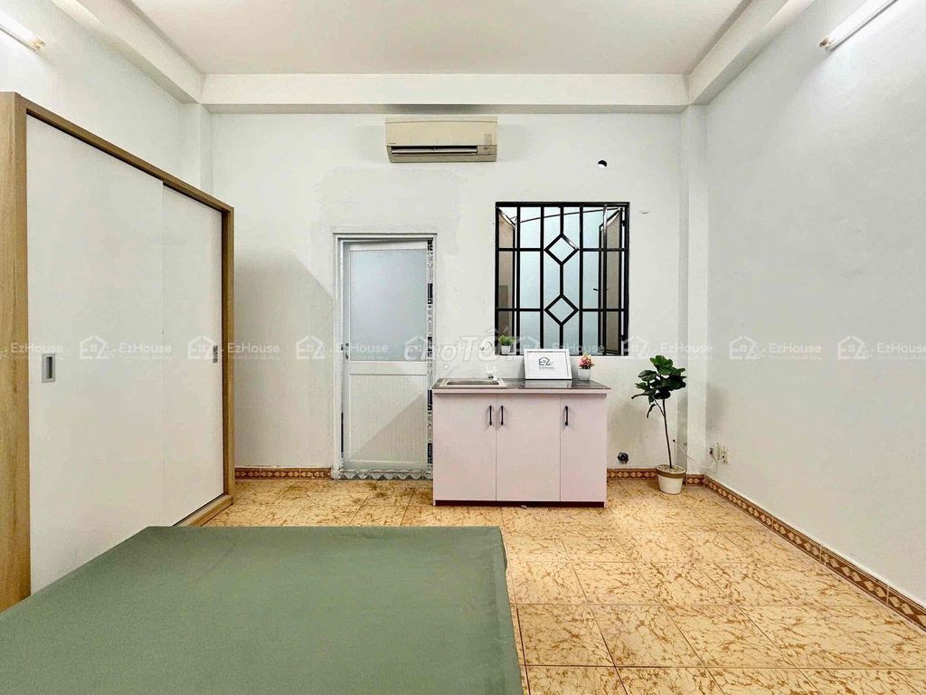 It's the owner of the room at Tân Kỳ Tân Quý student prices near the public.