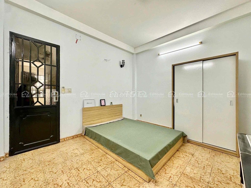 It's the owner of the room at Tân Kỳ Tân Quý student prices near the public.