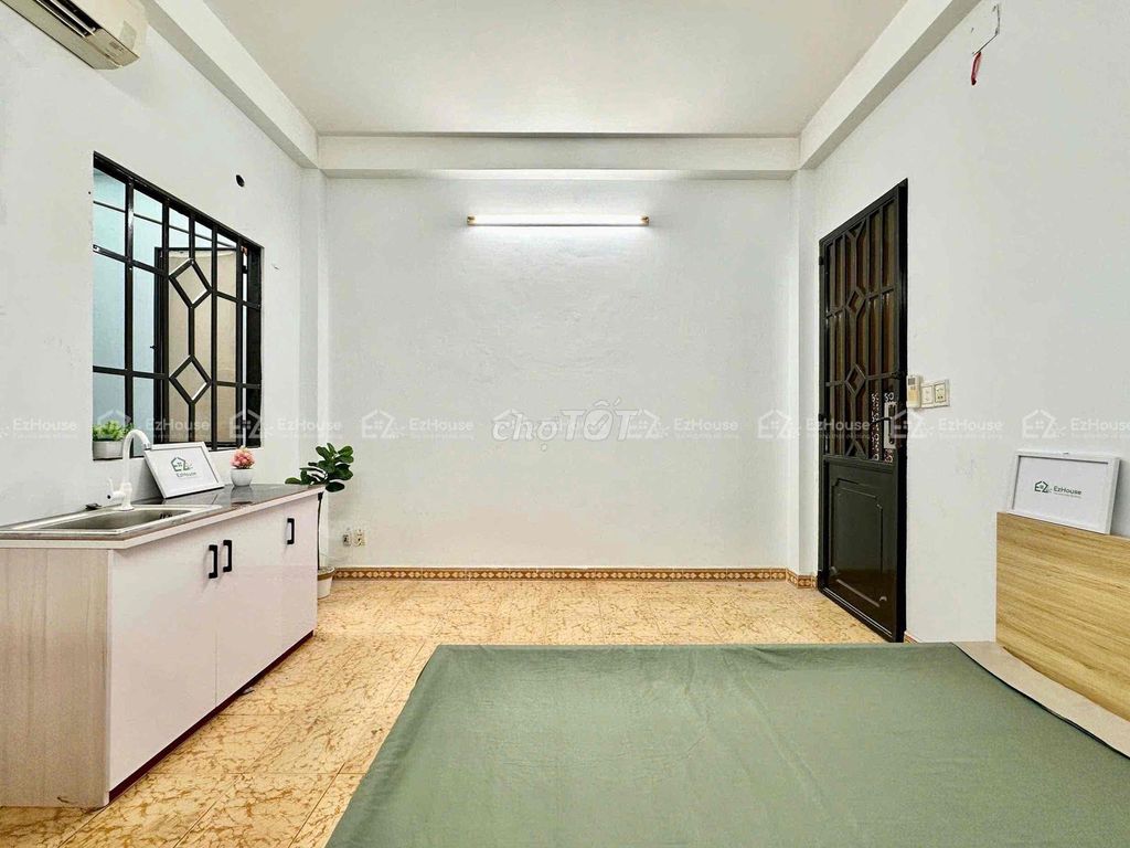 It's the owner of the room at Tân Kỳ Tân Quý student prices near the public.
