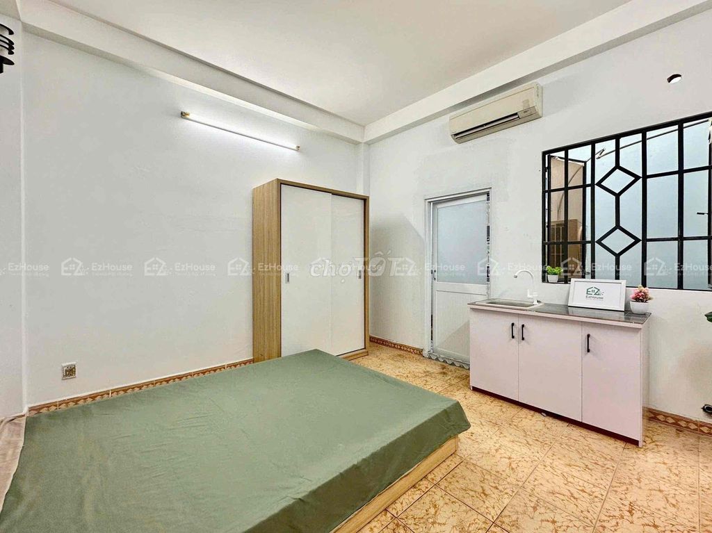 It's the owner of the room at Tân Kỳ Tân Quý student prices near the public.