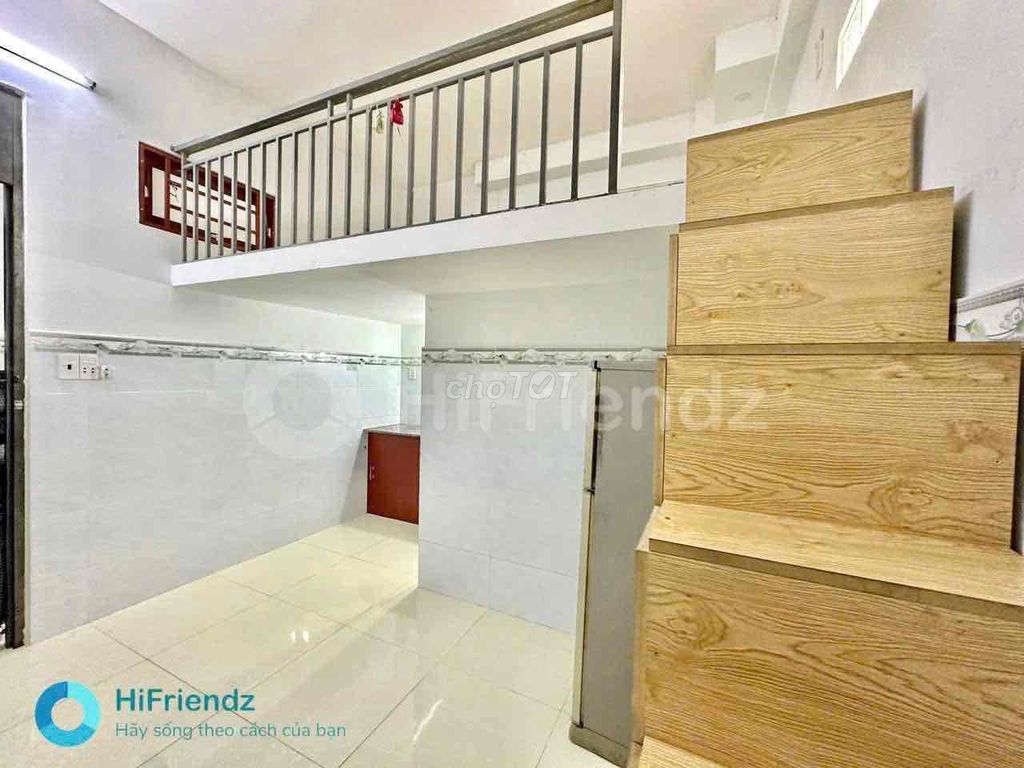 The elevator guard's interior near aeon's cheap commercial college.