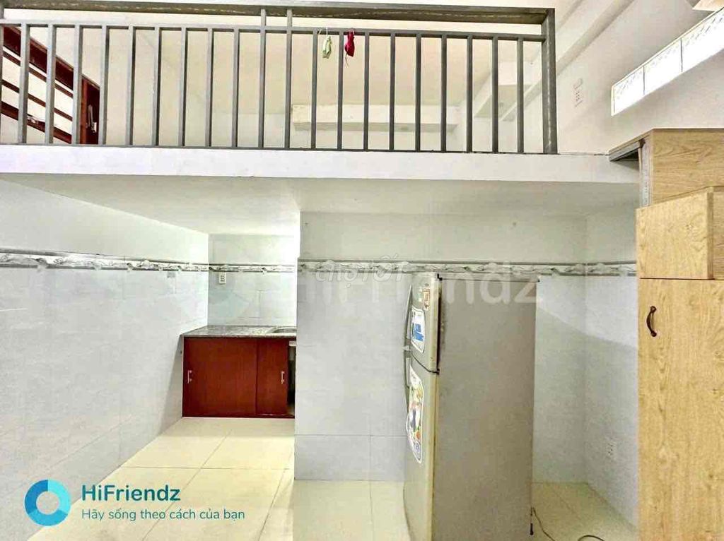 The elevator guard's interior near aeon's cheap commercial college.