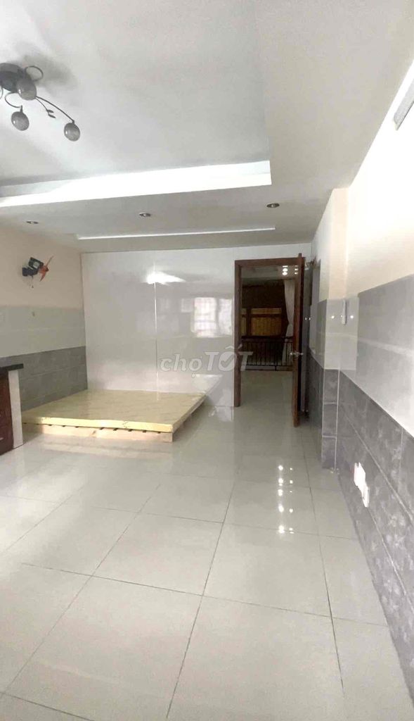 Rent 3X wide 35 M2 windows in the Tân Sơn Nhì_oslave
