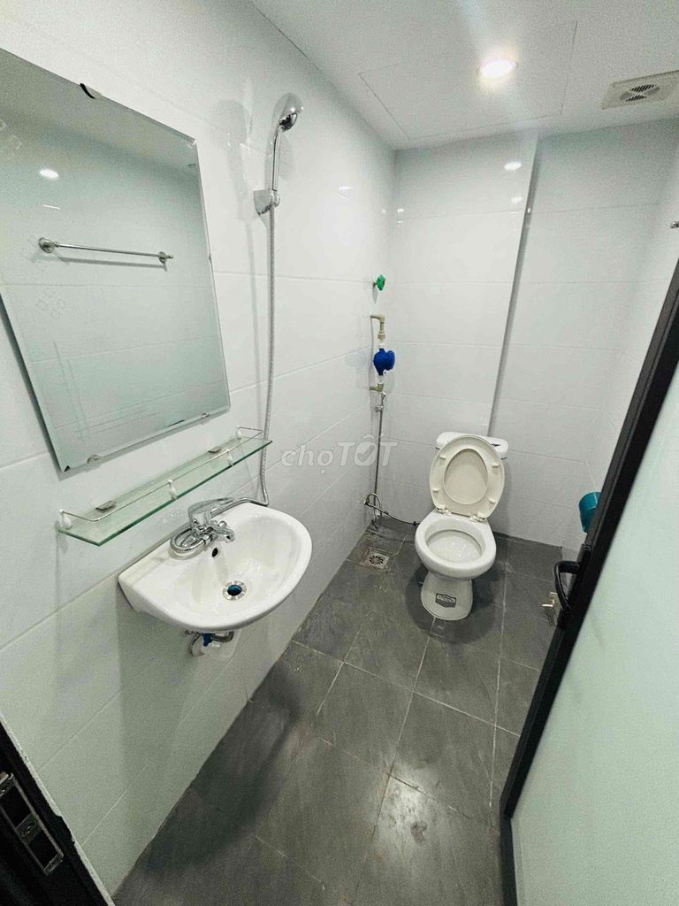 Rent a brand-new new room near the Office of the Constitution 11th District.