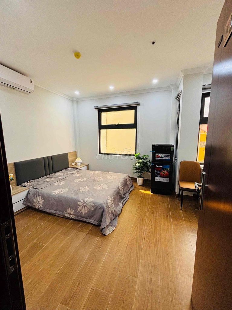 Rent a new suite full of high officials near the Bik-Seung Bank.