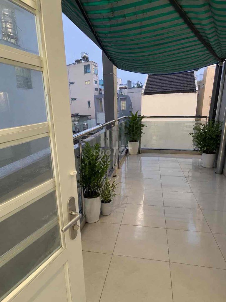 The balconies have their own bathroom yard.