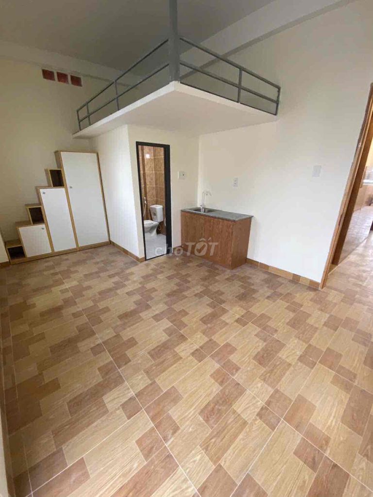 The new room is full of furniture near hiflit hm- huit
