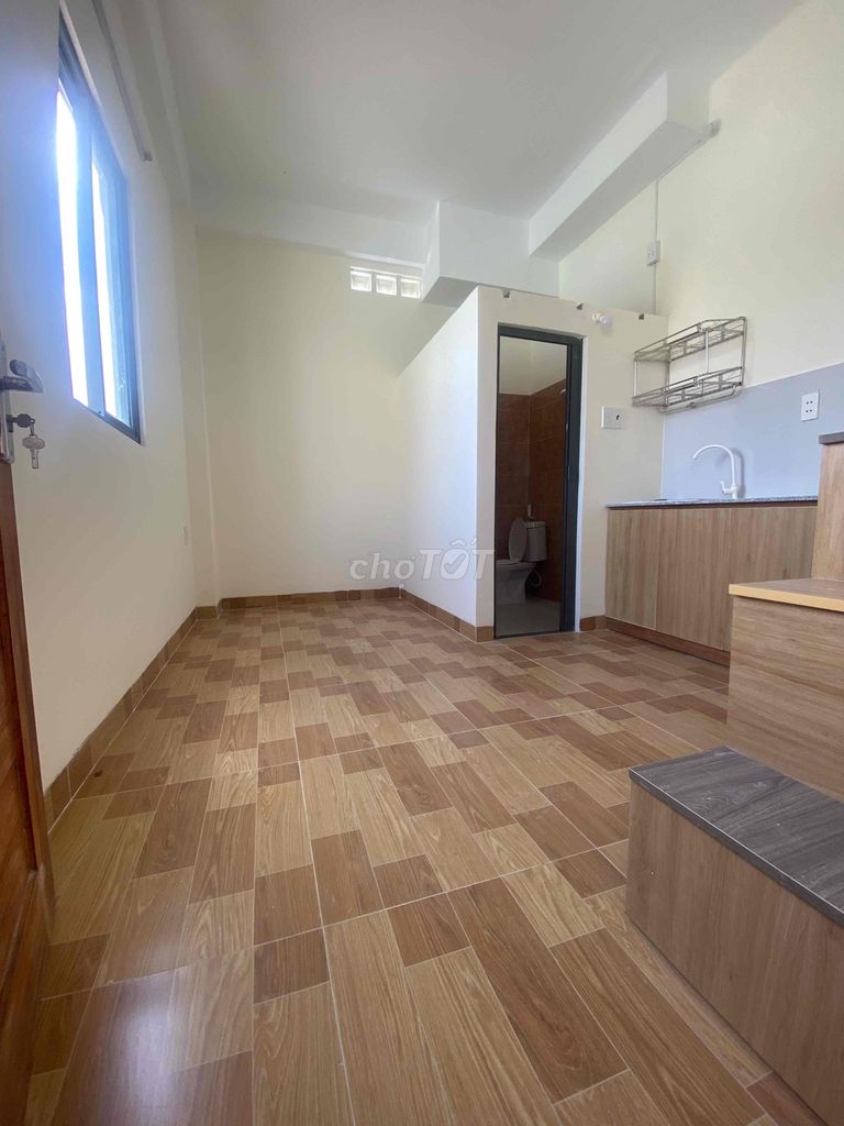 The new room is full of furniture near hiflit hm- huit
