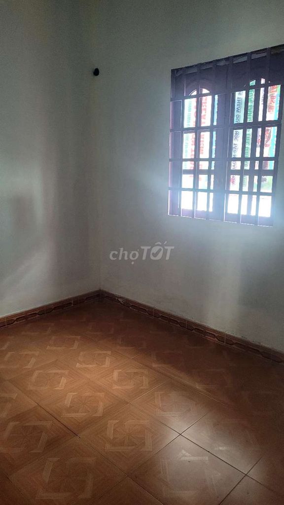 Rent the entire first floor with three rooms.