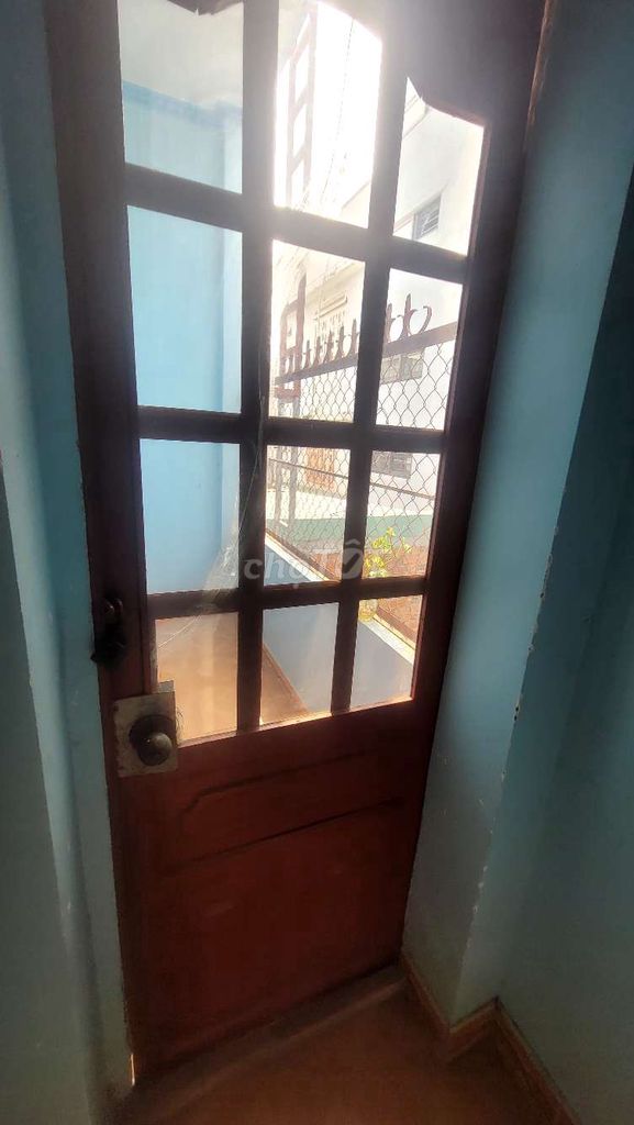 Rent the entire first floor with three rooms.
