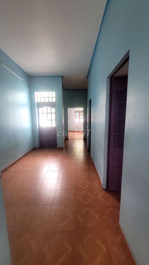 Rent the entire first floor with three rooms.