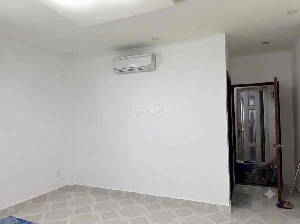Room Âu Dương Lân 23 m2
