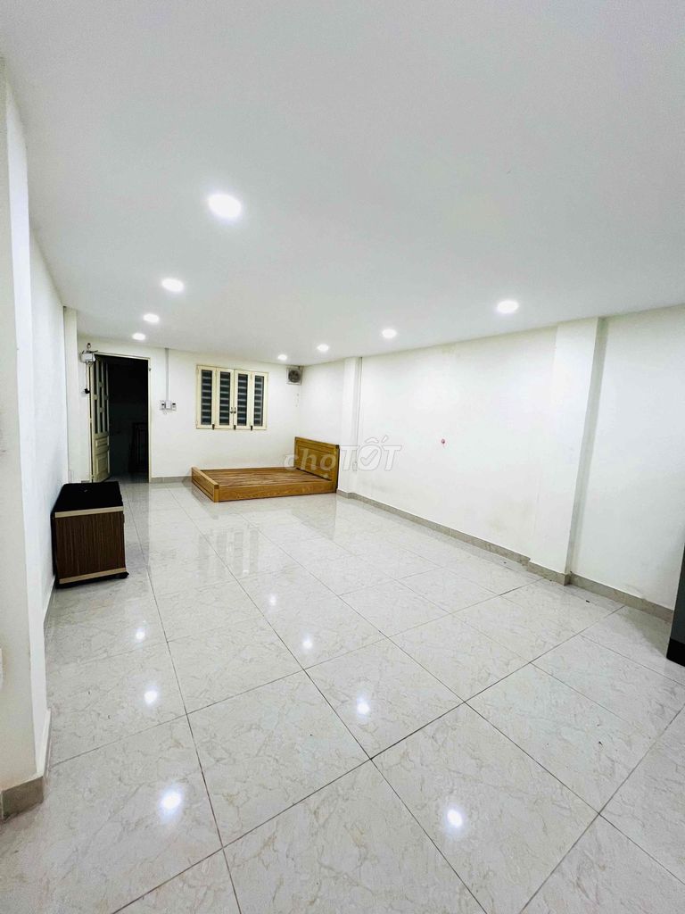 Rent the safe house to move in immediately, drop 500 k for the first month.