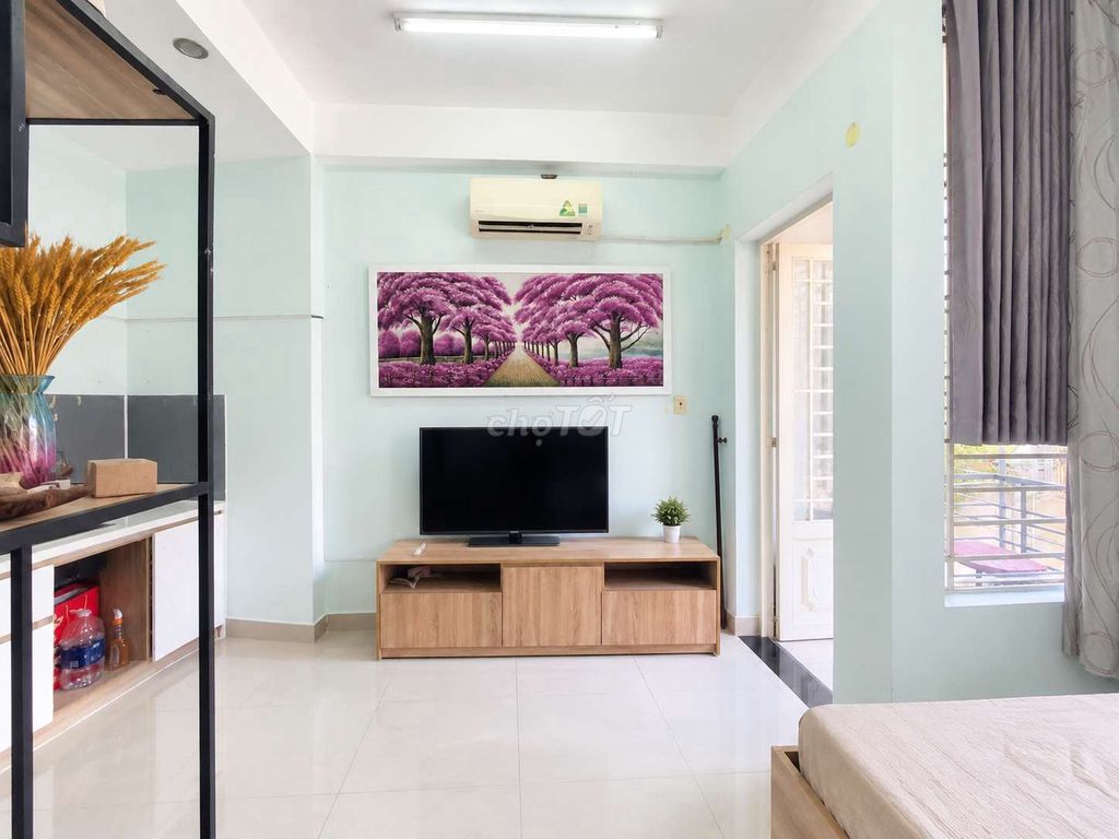 The big room near the University of Technology, private toilets, private kitchens, a comfortable parking lot.