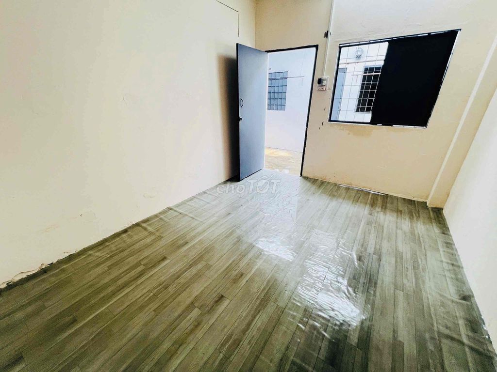 Move in in immediately in the corner of the open balcony near the Bình Tân lưu circle.