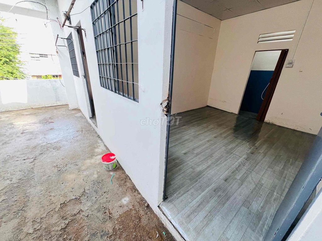 Move in in immediately in the corner of the open balcony near the Bình Tân lưu circle.