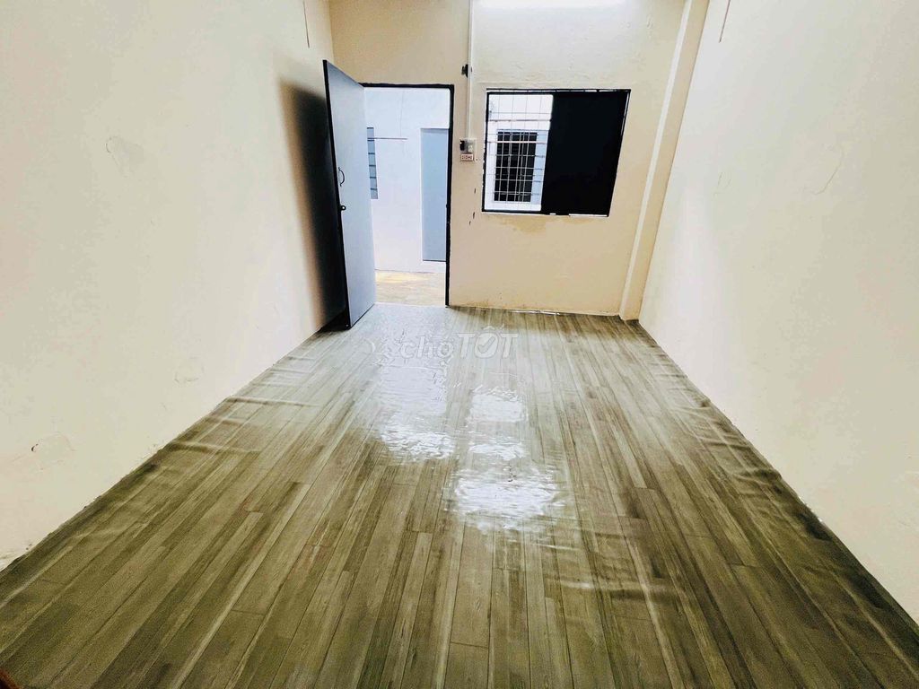 Move in in immediately in the corner of the open balcony near the Bình Tân lưu circle.